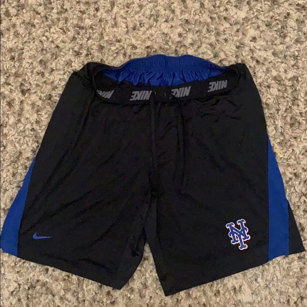 SOLD🚨Size XXL Mets MLB shorts + get hat FREE